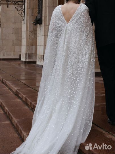 Свадебное платье с плащем