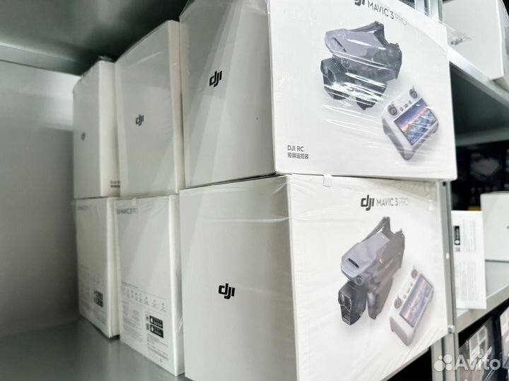 Квадрокоптер DJI Mavic 3 PRO RC дрон