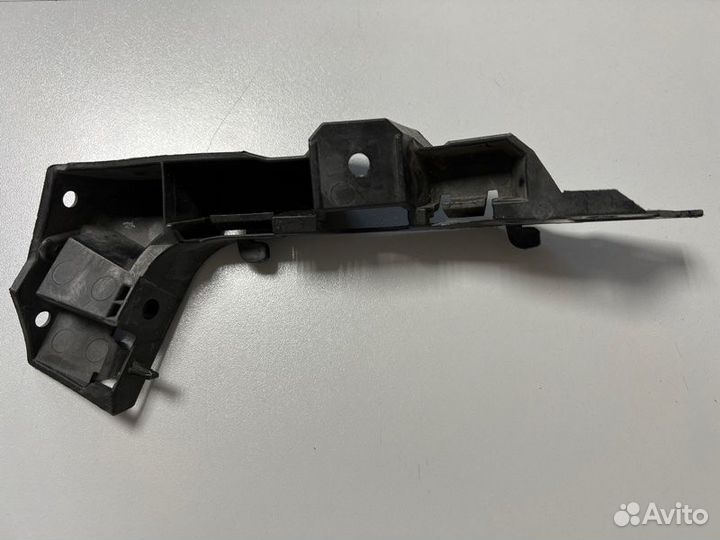 Крепление бампера лев. перед. BMW X3