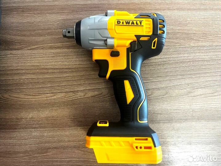 Гайковерт аккумуляторный dewalt