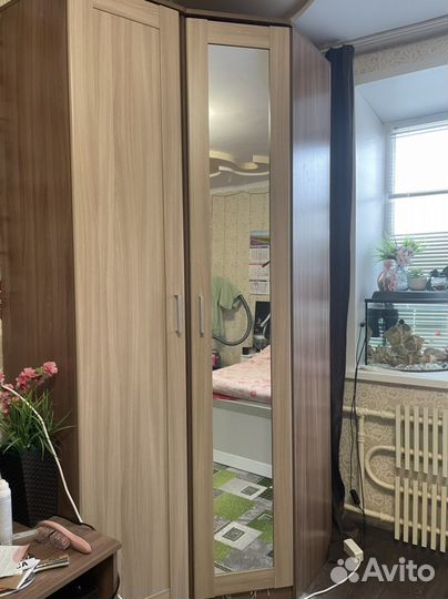 Шкаф угловой