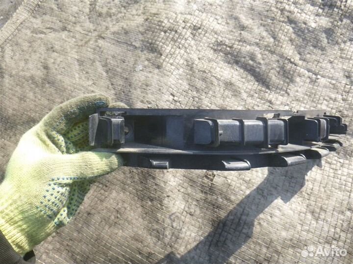 Крепление бампера заднее левое Bmw 740I E65 N62B40