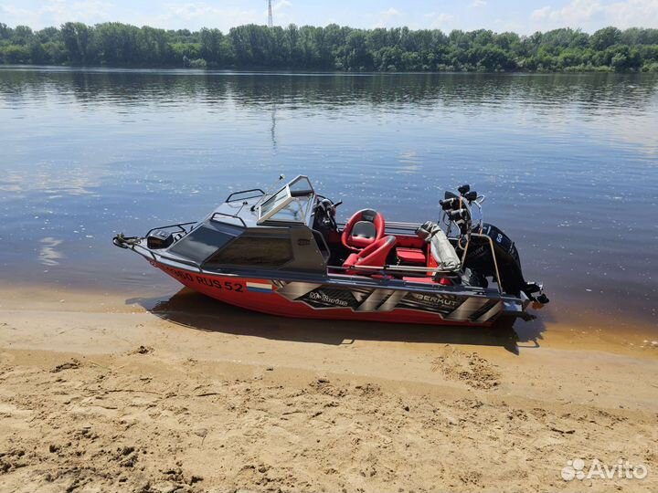 Прогулки на катере. Катание на вейкборде