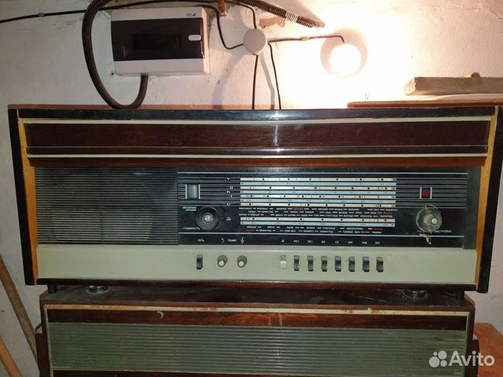 Продаются радиола, колонка столик, усилитель