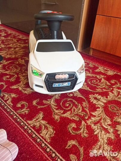 Машинка толокатор каталка