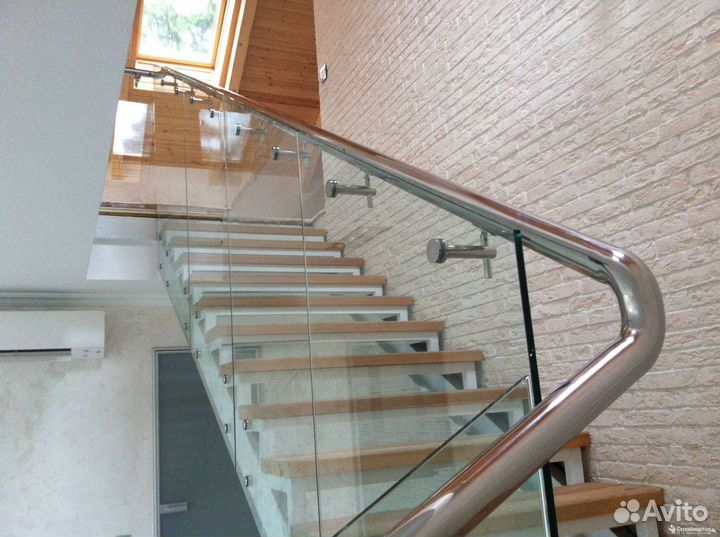 Стеклянное ограждение с установокой