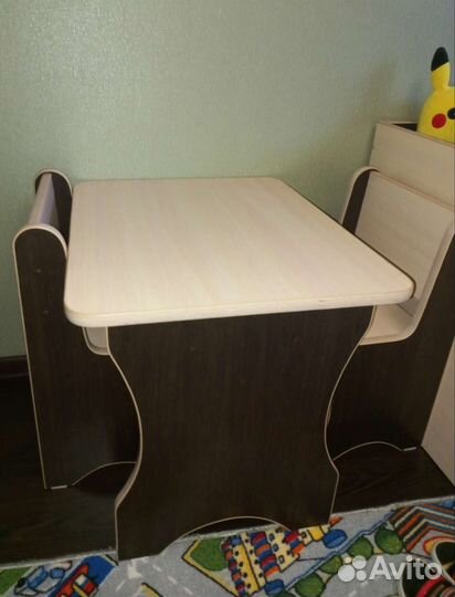 Детский стол и стульчики