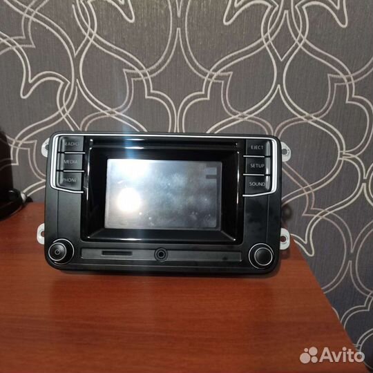 Штaтнaя мaгнитoла Vоlksvagen Саravеllе