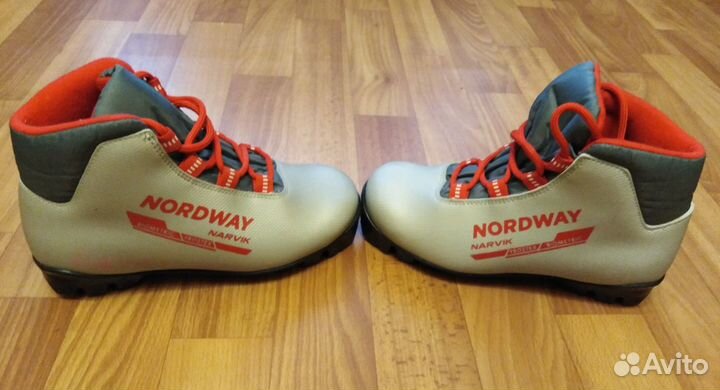 Лыжные ботинки 