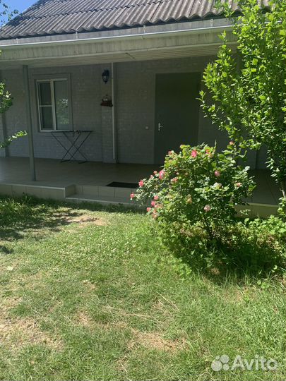 Домик на берегу реки