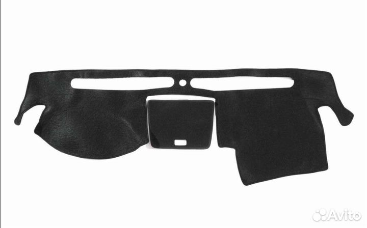 Накладка на приборную панель в авто