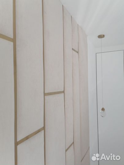 Кровать, изголовье, мягкие стеновые панели 