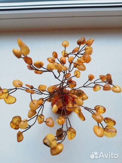 Из янтаря декоративное деревце Калининград