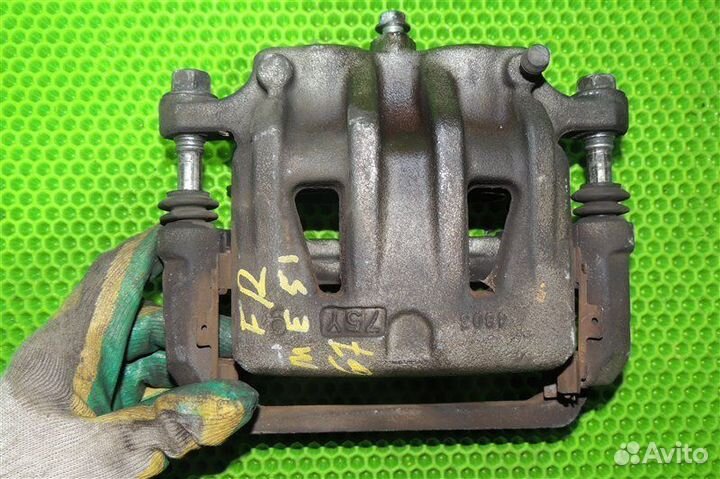 Суппорт тормозной передний правый Nissan Elgrand