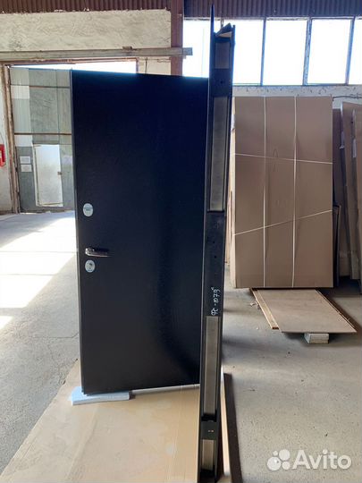 Двери входные металлические с обоих сторон