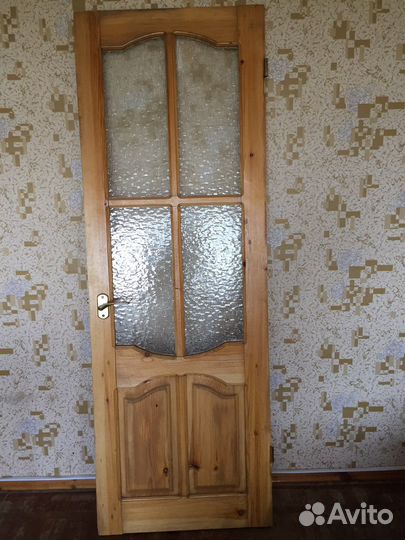 Дверь деревяная межкомнатная стеклом