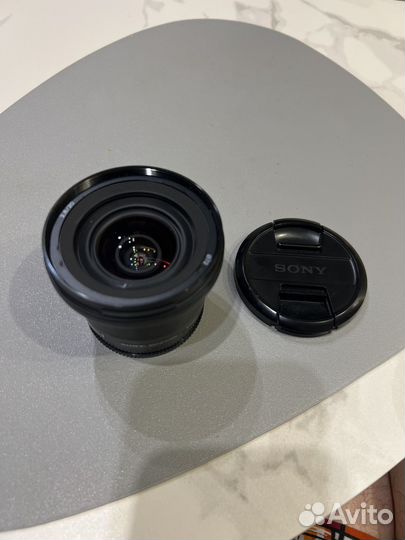 Объектив Sony 20mm f/2.8