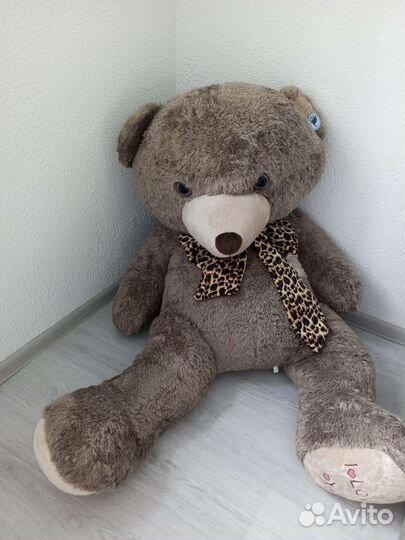 Большой плюшевый мишка
