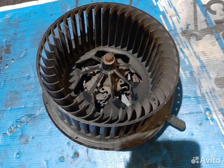 Моторчик печки Фольксваген Гольф 5 Джетта 5