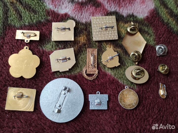 Значки СССР и не только одним лотом