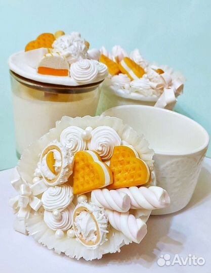 Баночки для специй и свеча с сладким декором