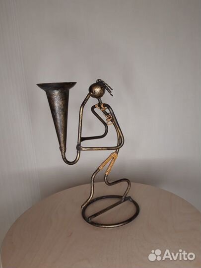 Продам подсвечник «Саксофонист»