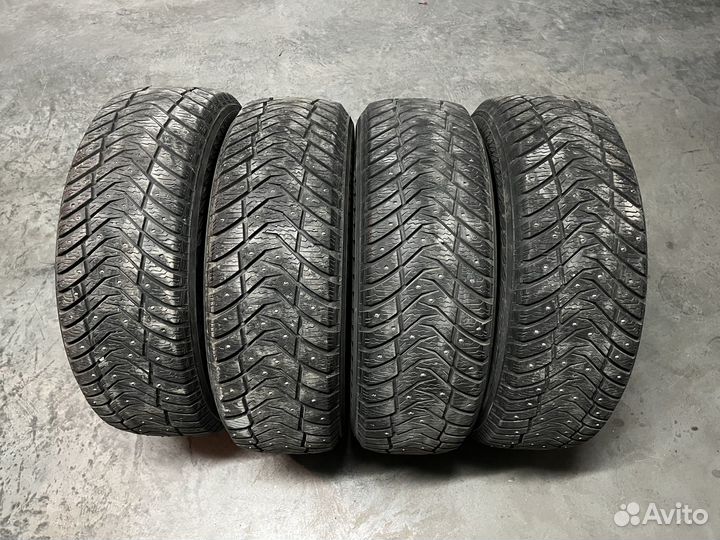 Yokohama Ice Guard IG65 215/60 R17