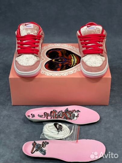 Кроссовки Nike женские