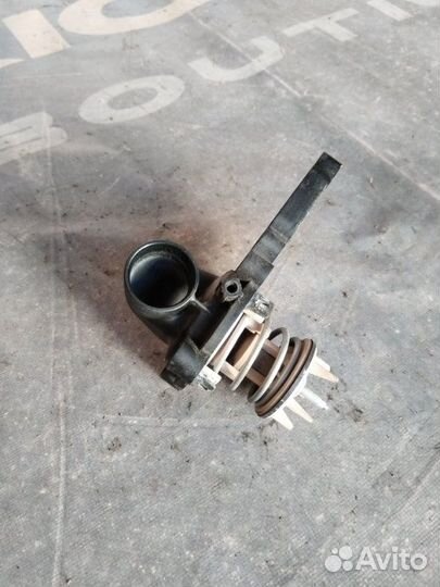 Корпус термостата Audi A6 C6 CCA 2010