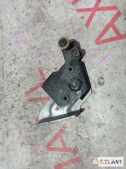 Ролик двери задний правый nissan serena