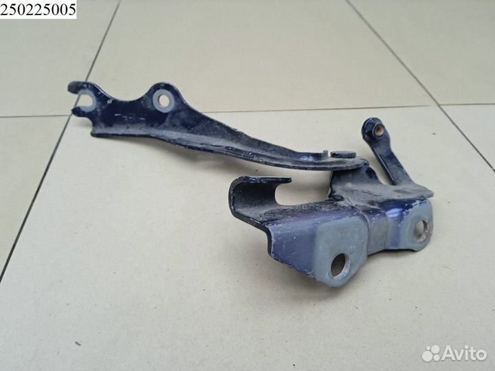 Петля капота правая Mazda 3 BK