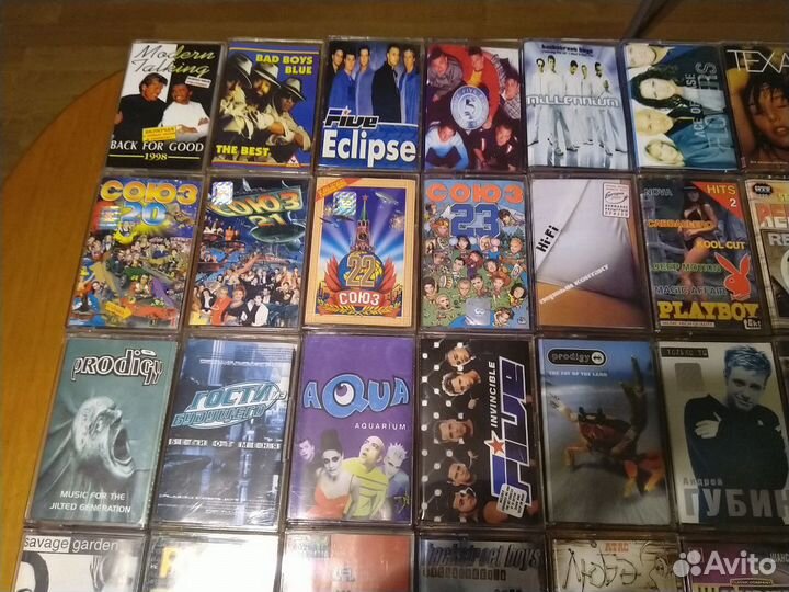 Музыкальные аудиокассеты 90-х годов