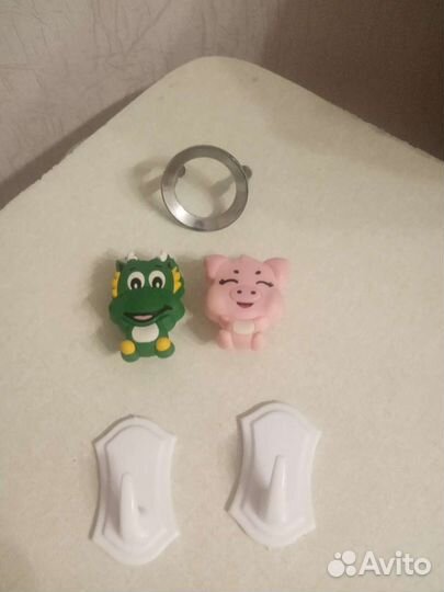 Ручки, уголки, крючки и другие хозмелочи