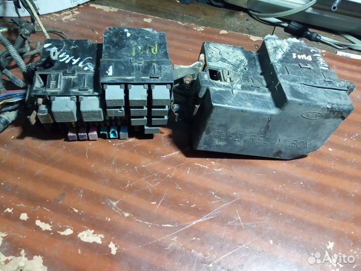 Блок предохранителей Kia Rio 1