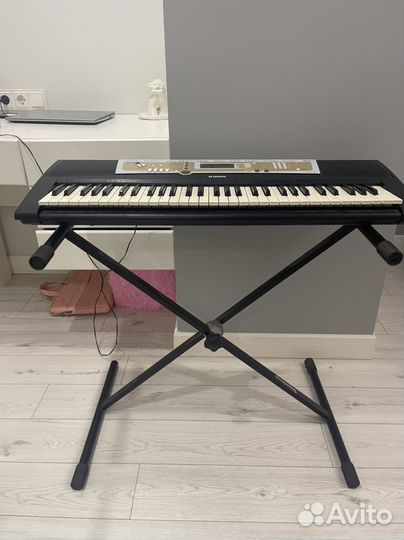 Синтезатор yamaha R200 отличное состояние