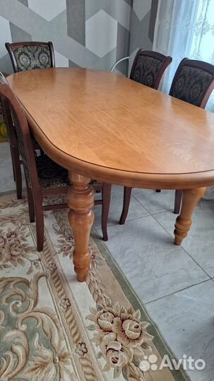 Стол и стулья