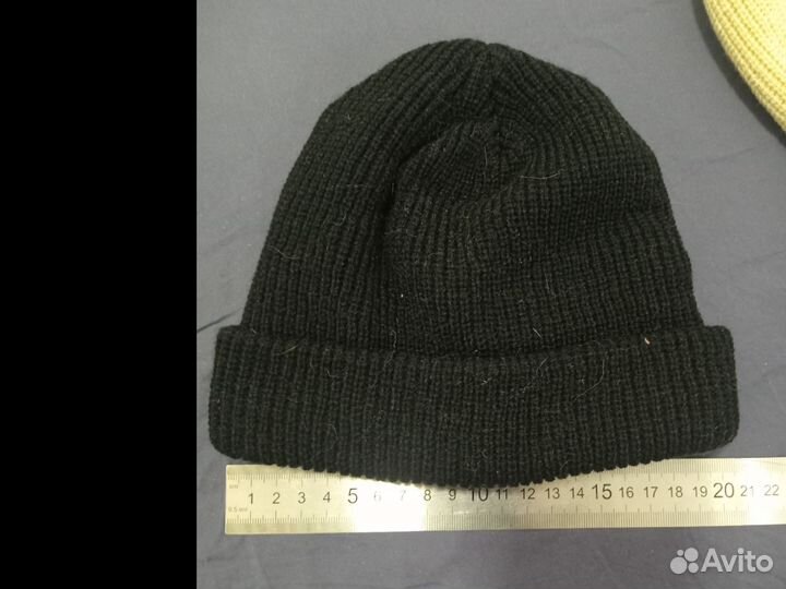 Пара осенних шапок