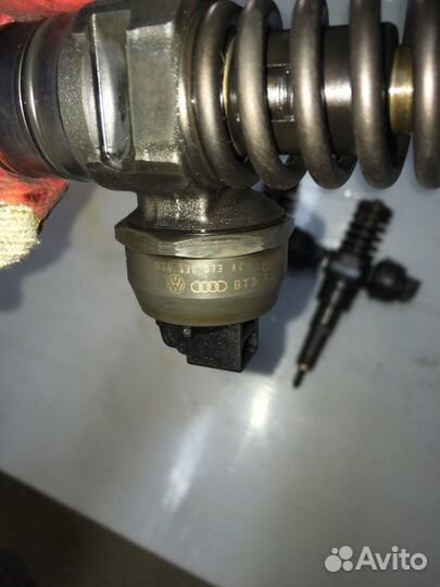 Насос Форсунка 038130073AJ