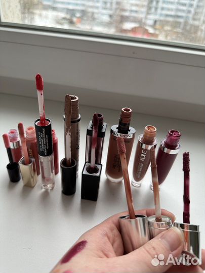 Косметика помада, тушь, тональный крем, блески