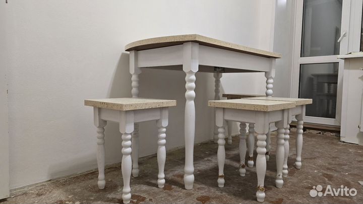 Стол со стульями кухонный в комплекте