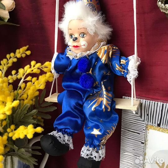 Клоун фарфоровый на качелях Германия