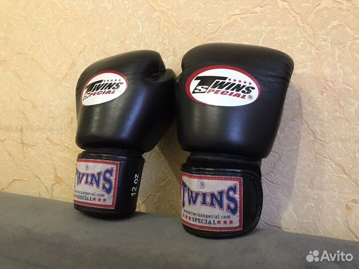 Боксерские перчатки twins 12 OZ
