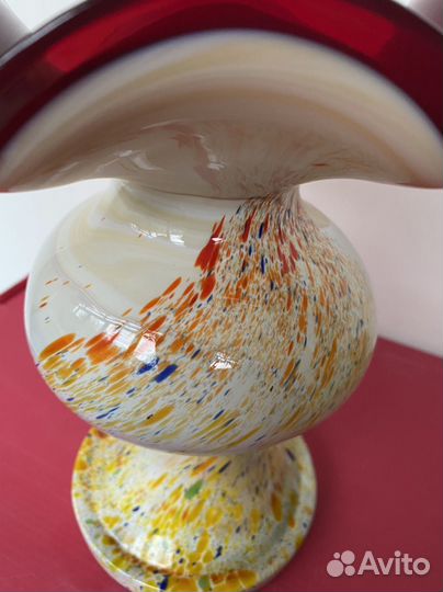 Ваза Красный май,гутное стекло,винтаж