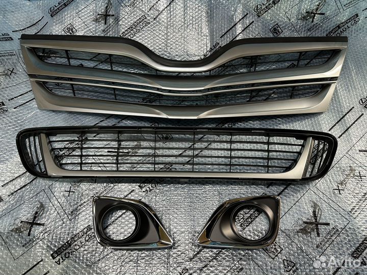 Toyota Venza решетка радиатора + оправа птф