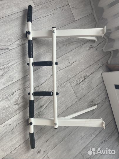 Турник новый белый