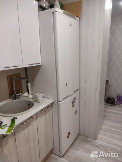 Холодильник IndesitSB200