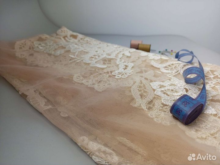 Ткань гипюр кружево вышивка на сетке отрез Италия