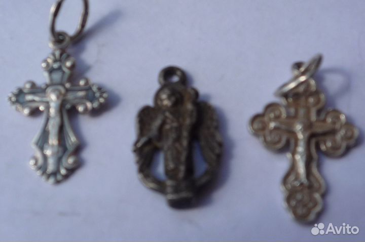 Два крестика и образок