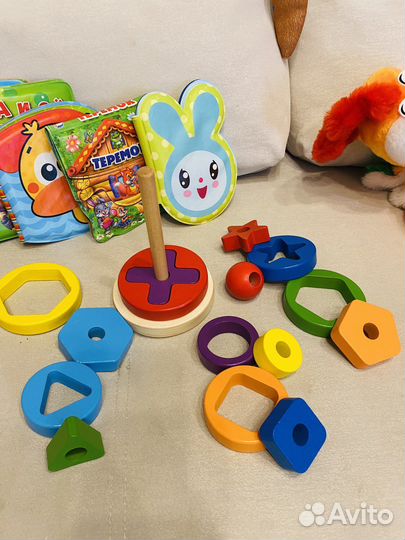 Игрушки детские, мягкие развивающие ботинки