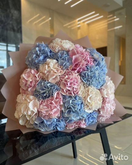 Букет из гортензий к 8 марта